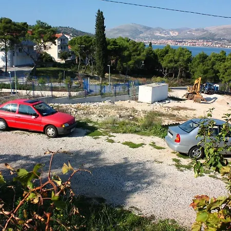 Apartman Apartments With Parking Space Arbanija, Ciovo - 5228