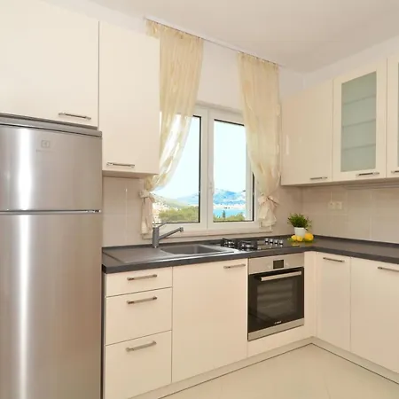 Daire Apartments With Parking Space Arbanija, Ciovo - 5228