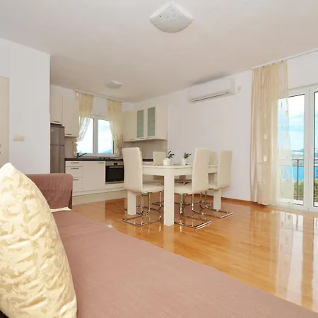 Apartments With Parking Space Arbanija, Ciovo - 5228 * Trogir