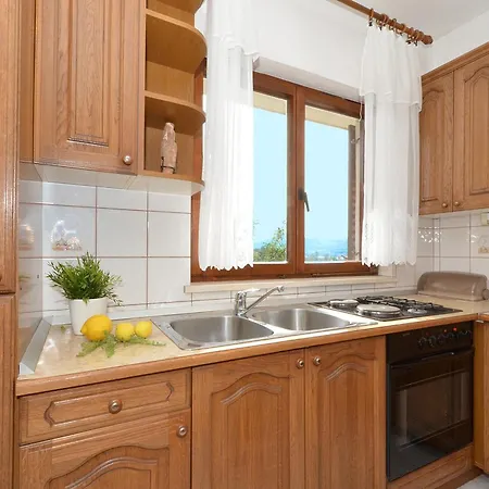 Daire Apartments With Parking Space Arbanija, Ciovo - 5228