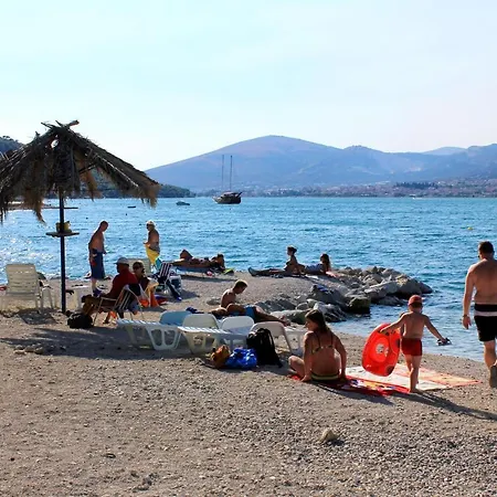 Apartments With Parking Space Arbanija, Ciovo - 5228 * Trogir