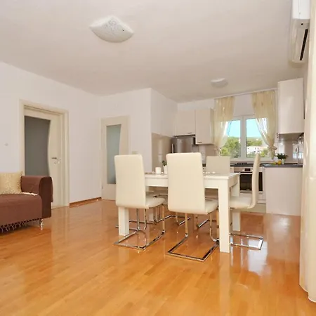 Apartment Apartments With Parking Space Arbanija, Ciovo - 5228