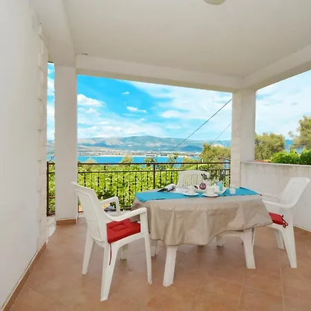 Apartments With Parking Space Arbanija, Ciovo - 5228