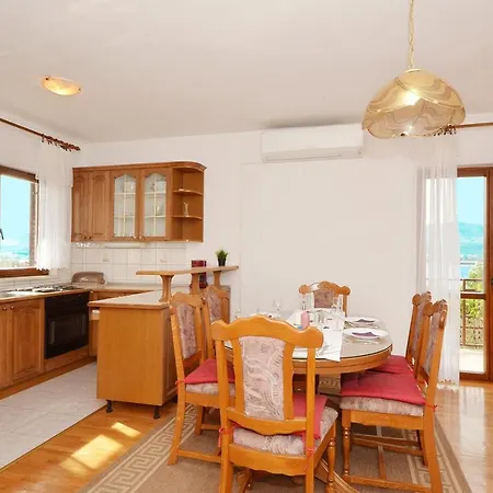 Apartments With Parking Space Arbanija, Ciovo - 5228 * Trogir