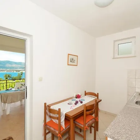 Apartments With Parking Space Arbanija, Ciovo - 5228 Trogir