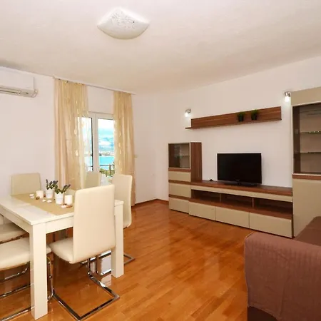 Apartments With Parking Space Arbanija, Ciovo - 5228 *